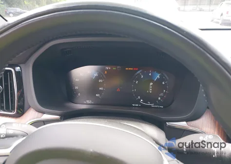 2021 Volvo Xc60 T5 Momentum z USA, uszkodzony, nr VIN YV4102DK4M1818887